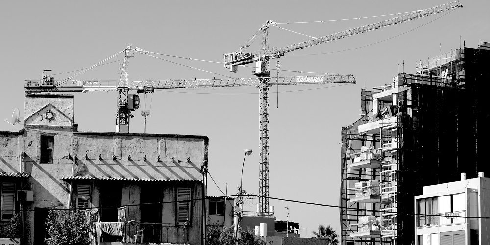 בניין בעת תהליך התחדשות עירונית